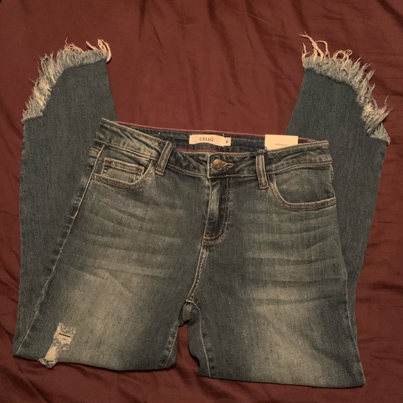 Mid Rise Jeans - Picture 5 of 6